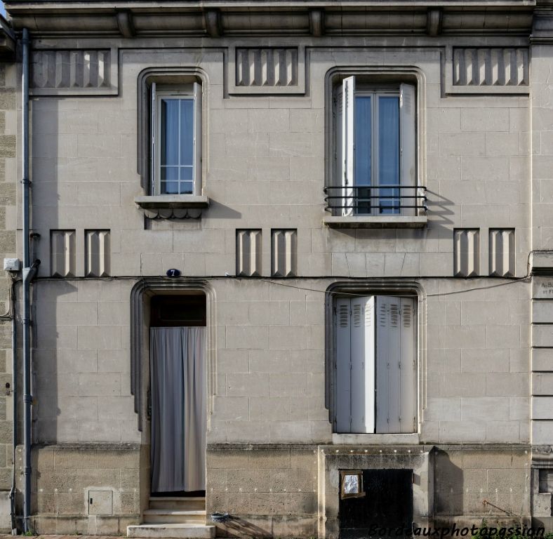Une trentaine de maisons de style Art Déco ont été constuites entre 1932 et 1935 dans cette rue située entre les rues de Bègles et de Langon.