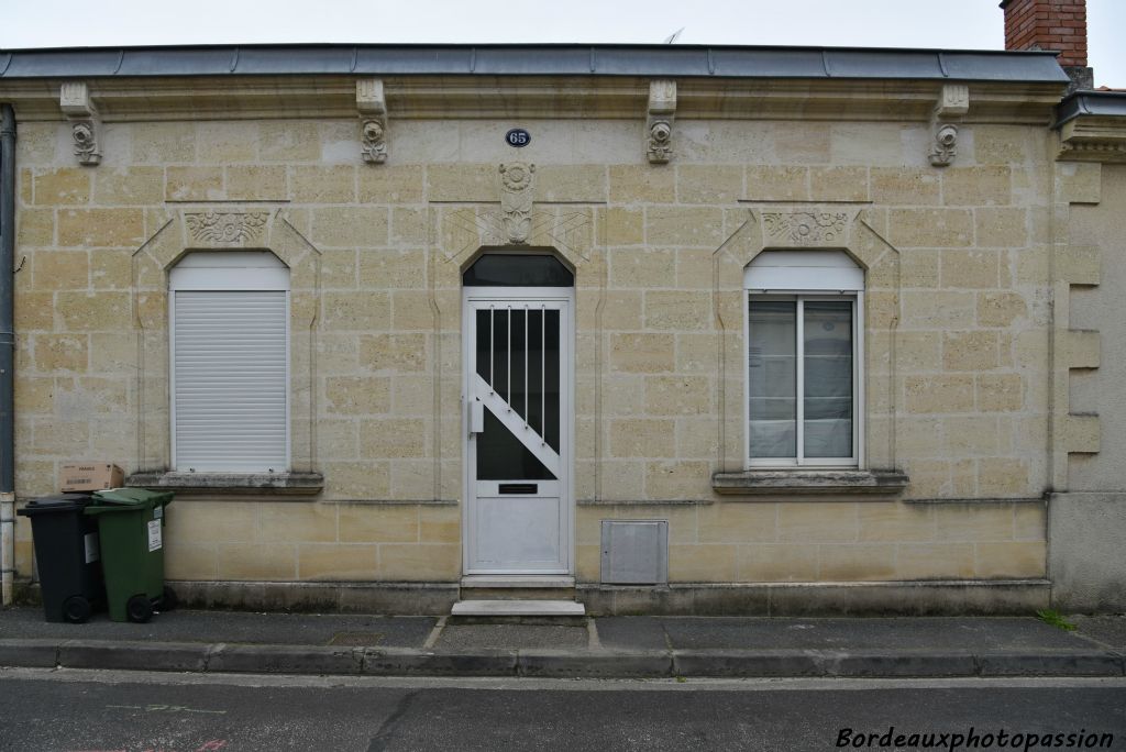 Échoppe double en pierre blonde rue des lavoirs à Mérignac.