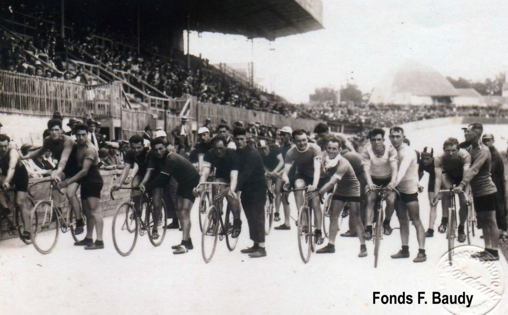 À cette époque le cyclisme était le sport roi. De nombreuses manifestations ont  eu lieu sur cette piste elliptique.