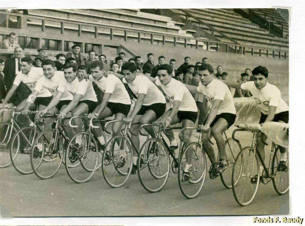 Présentation de l'équipe de Guyenne, championne olympique en 1958.