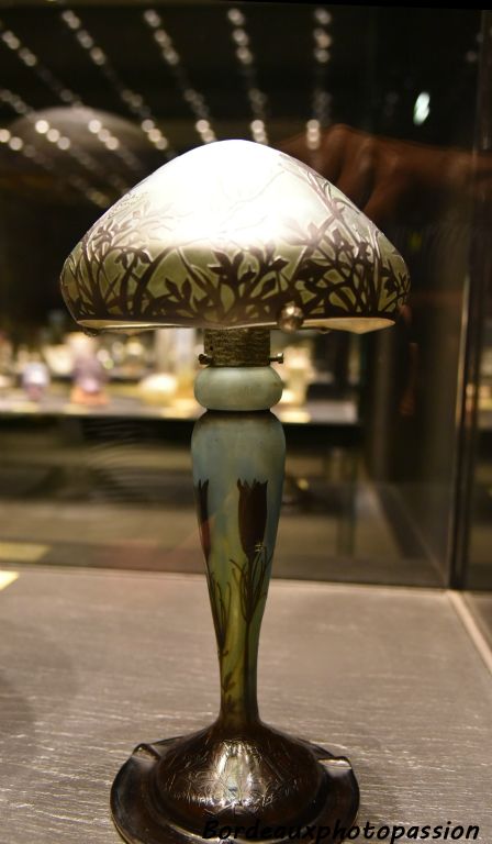 Lampe à décor d'anémones pulsatiles 1913.