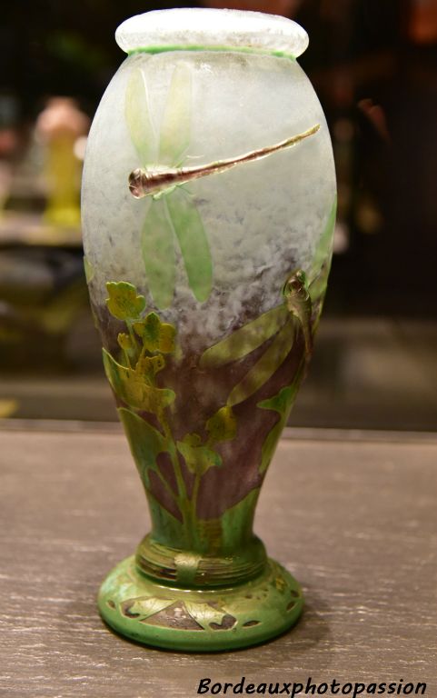 Vases Libellules et renoncules 1904.Verre soufflé moulé "vitrification" gravé à l'acide et à la roue, applications.