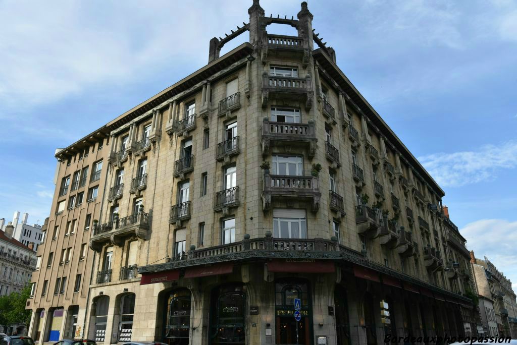 L'Excelsior désigné aussi  L'Excel', ou le Flo,  est une brasserie à l'architecture de style Art nouveau située à Nancy, à l'angle formé par les rues Henri-Poincaré et Mazagran, dans le quartier de la gare.