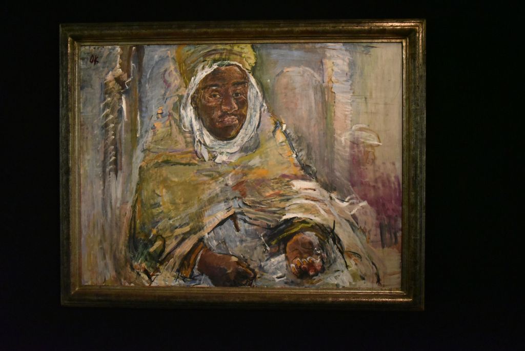 Entre 1928 et 1930, Kokoschka fait plusieurs voyages en Afrique du Nord. Il fera la rencontre avec le cheick Sidi Ahmet Ben Tidjani dont il peint le portrait dans son palais au milieu du désert.