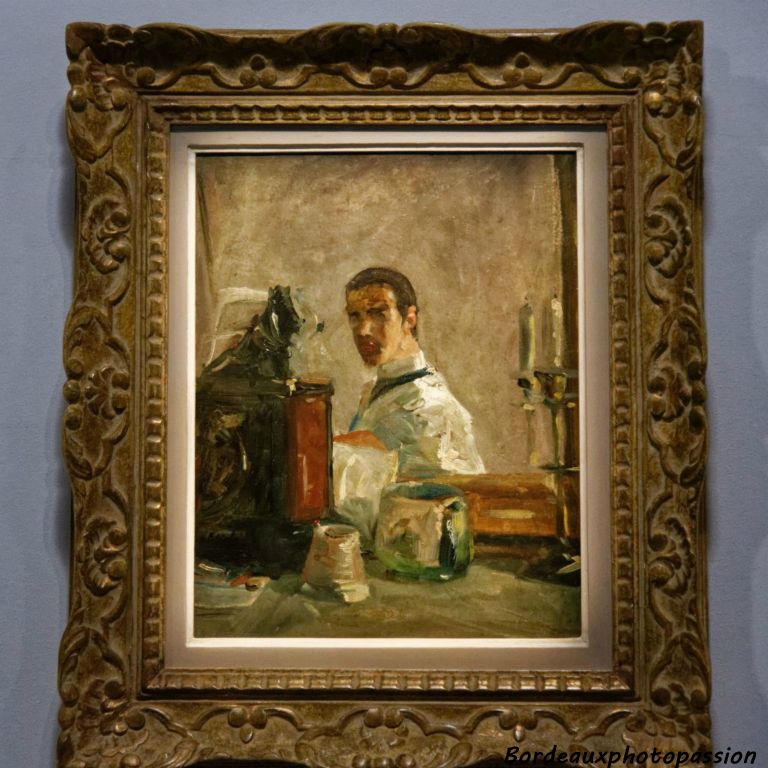 Toulouse-Lautrec, né à Albi en 1864, n'a que 16 ans quand il peint  cet autoportrait face à un miroir.