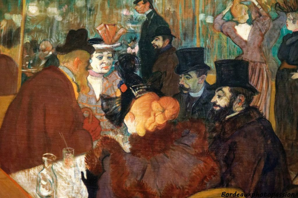 À l'arrière-plan des cinq personnages assis, debout, on reconnaît Toulouse-Lautrec et son cousin et ami Gabriel Tapié de Céleyran.