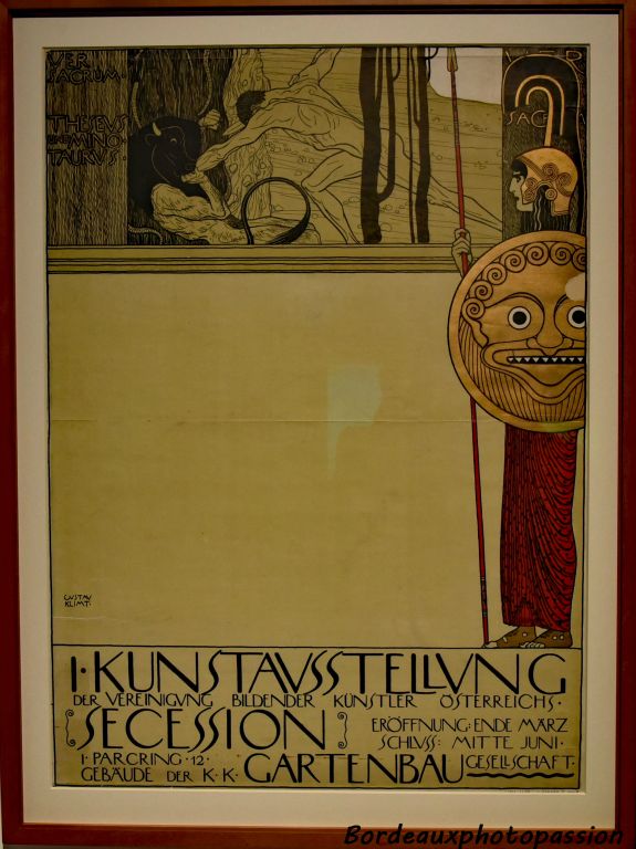 Gustav Klimt : affiche de la 1ère exposition de la Sécession de 1898. Cette affiche et les suivantes marquent une rupture de style et de typographie avec l'éclectisme prôné par François-Joseph.