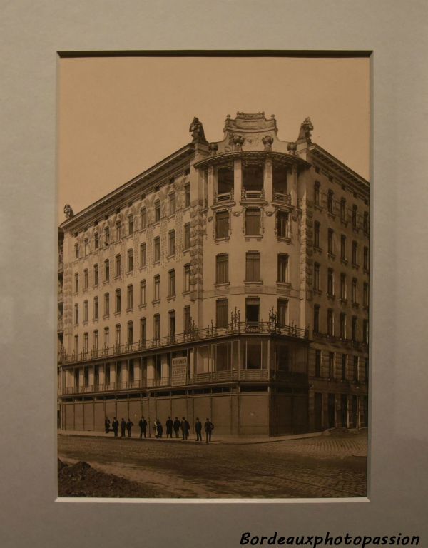 Wagner érige deux bâtiments résidentiels et commerciaux considérés comme des icones de l'Art nouveau viennois.