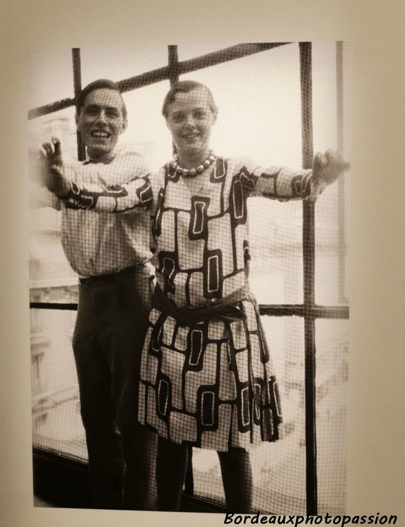 Charlotte Perriand et Alfred Roth (architecte ayant lui aussi travaillé avec Le Corbusier)  place Saint-Sulpice à Paris 1928