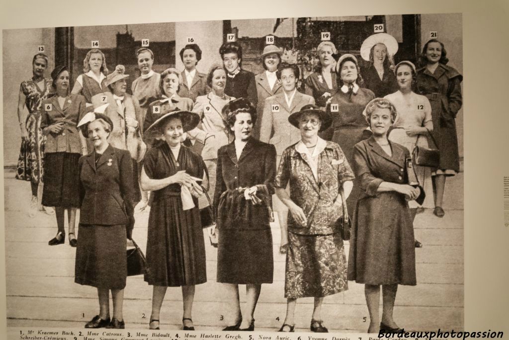 Le droit de vote des femmes date de 1946. Le journal Elle fait l'hypothèse d'un gouvernement exclusivement féminin avec Perriand (n°15) ministre de la Reconstruction.