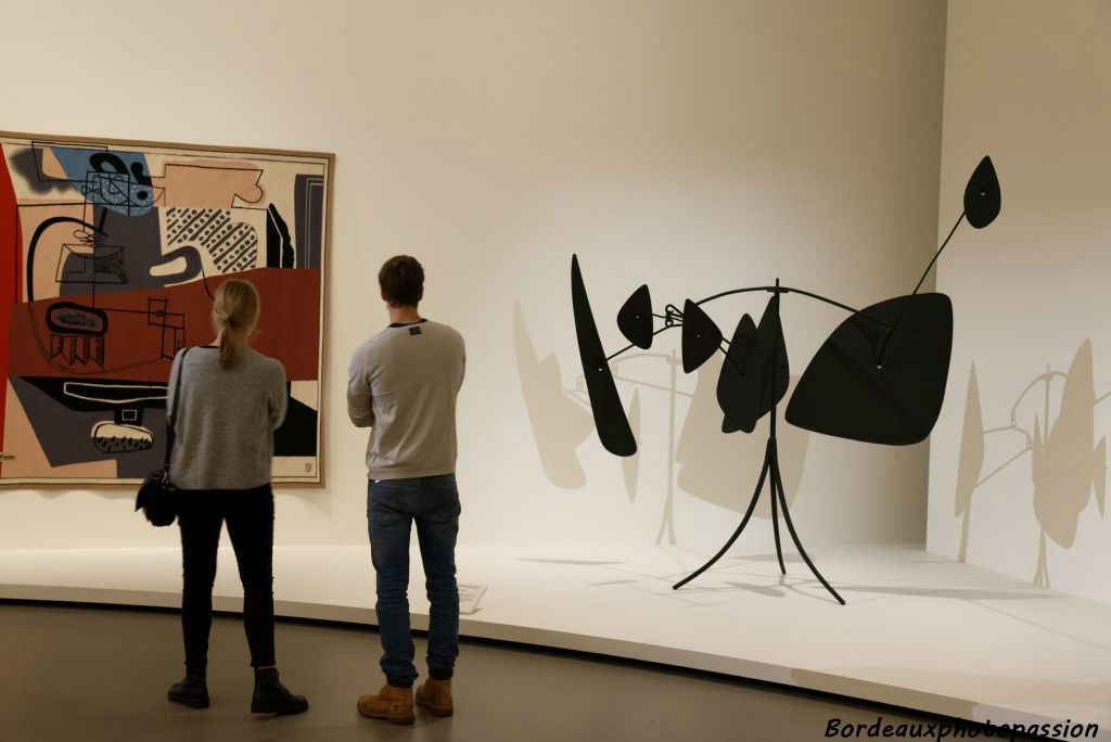 Choix cornélien entre Le Corbusier  (Nature morte 1954) ou Calder (Les Boucliers 1944) 