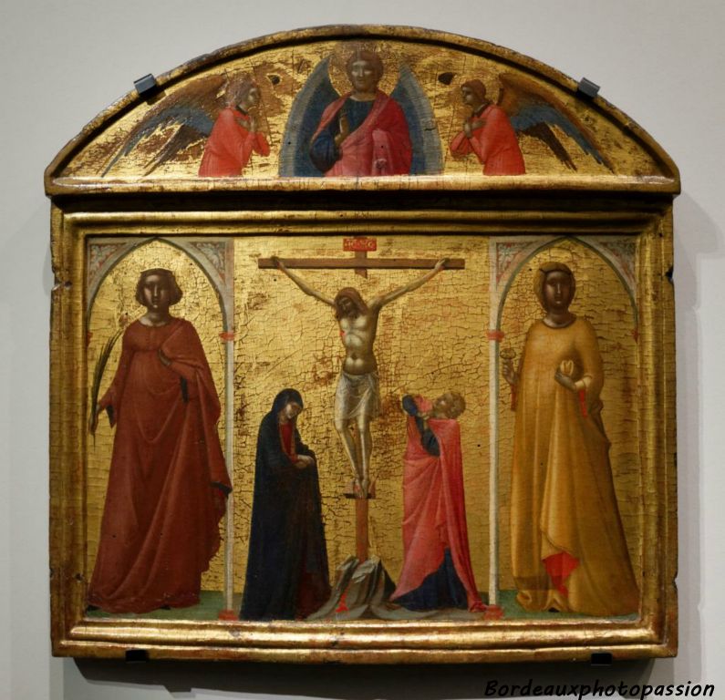 Pietro Lorenzetti Crucifixion entre la Vierge pleurant et saint l'Évangéliste avec saint Catherine d'Alexandrie (?) sainte Lucie et deux  anges.
