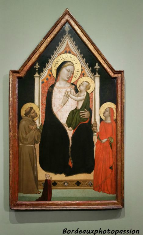 Bernardo Daddi Vierge à l'enfant en majesté avec saint François d'Assise, sainte Marie Madeleine et une donatrice. Vers 1335