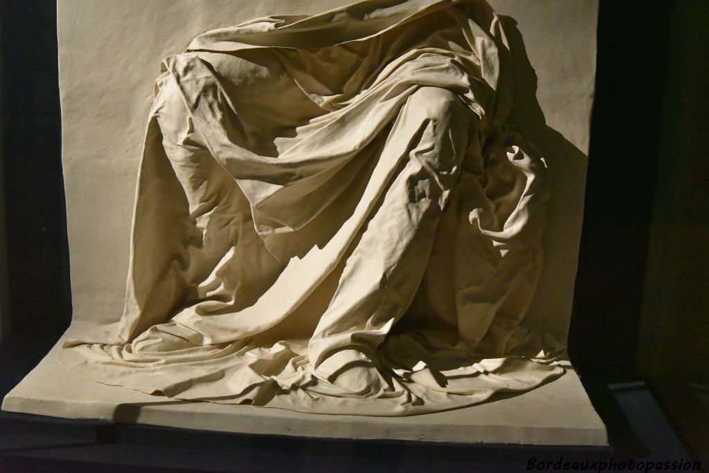 Reconstitution expérimentale du relief de la plus célèbre de toutes les Draperies de Léonard : Draperie Saint Morys