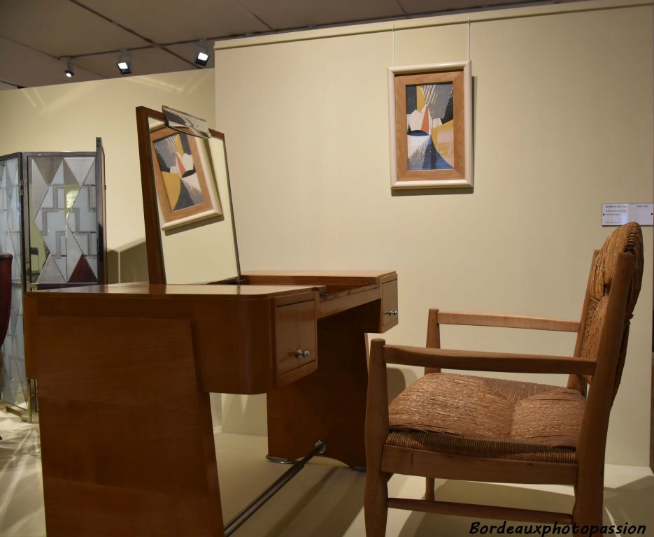 Jacques Émile Ruhlmann 1932. Bureau coiffeuse et fauteuil, présentés au salon des artistes décorateurs de 1932.
