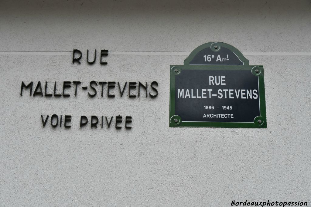 Dans le XVIe arrondissement de Paris, une rue porte le nom de l'architecte. Il y a  bâtit 7 immeubles.