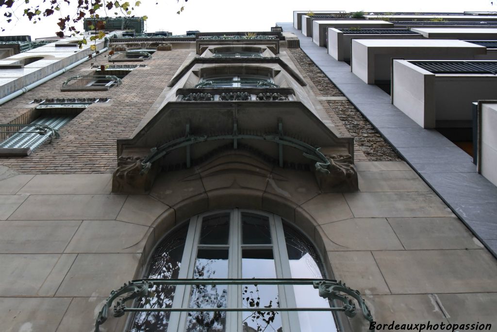 L'architecte a utilisé souvent le bow-window pour ses façades d'immeubles.