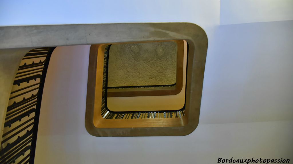 Escalier Art Déco avec ferronnerie d'Edgar Brandt.