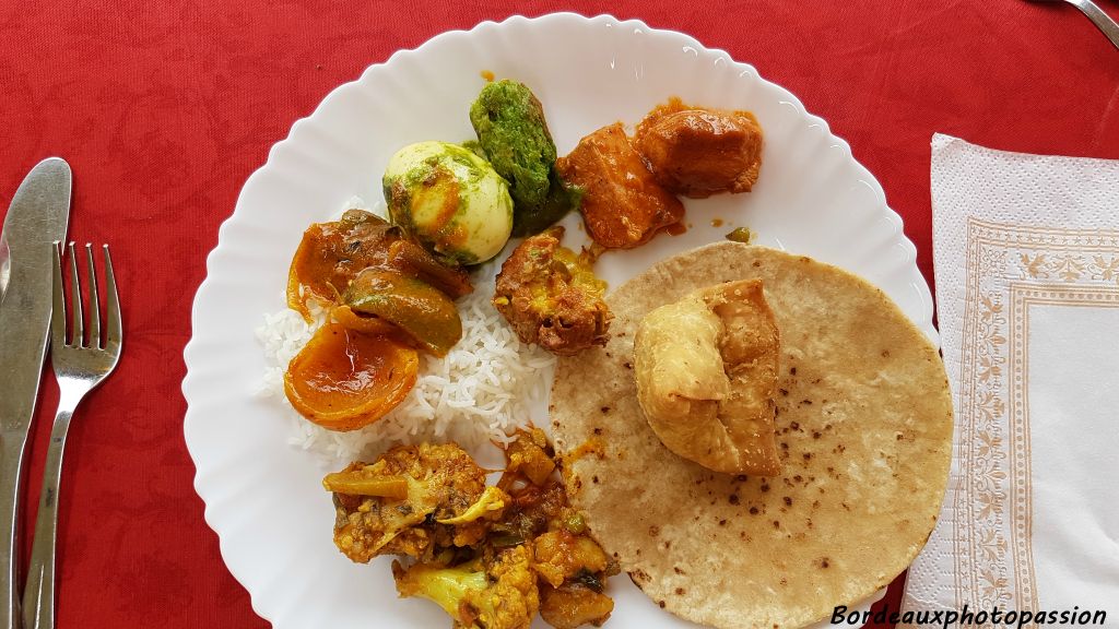 La cuisine indienne est riche et variée mais attention aux épices.