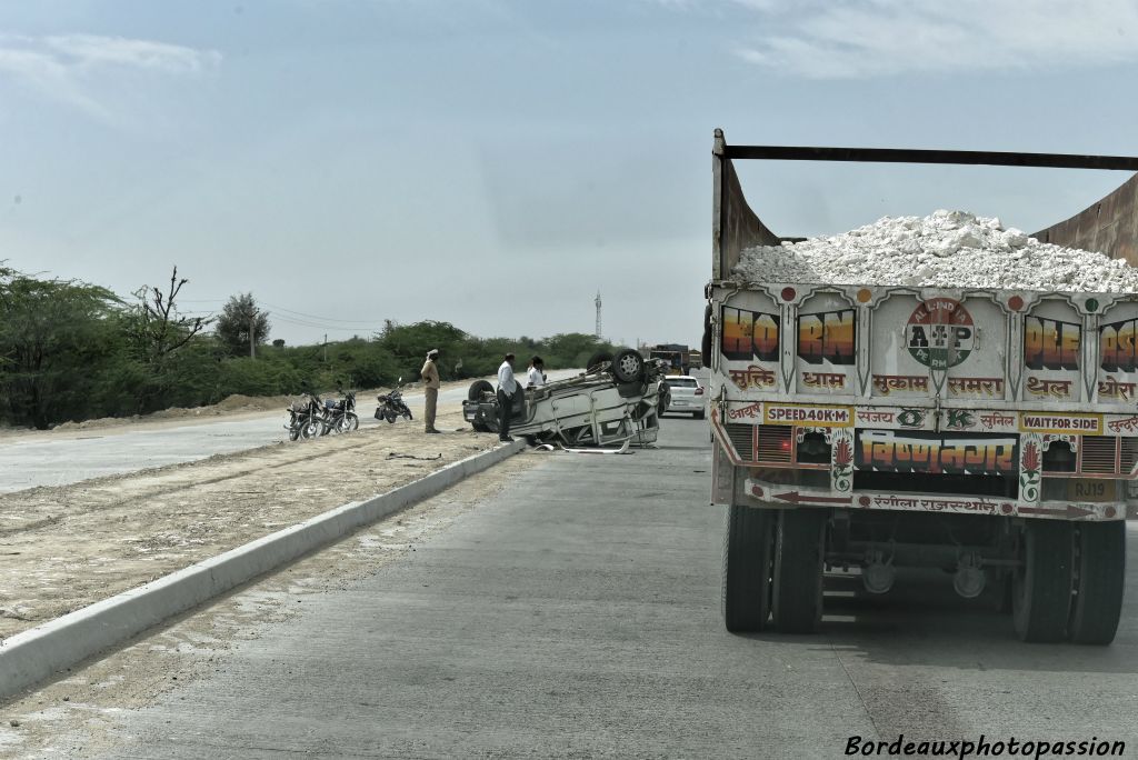 Peu d'accidents au Rajasthan car la vitesse est limitée et la circulation se trouve le plus souvent dans les grandes villes.