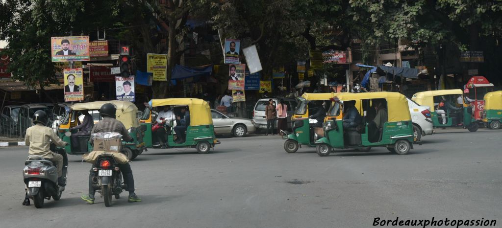 Des compagnies de rickshaws ou tuk-tucks permettent de se déplacer facilement dans les villes.