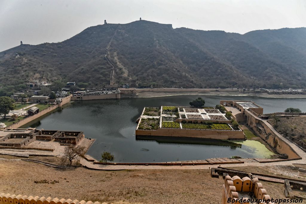 Le lac Maota que surplombe le fort, était une des deux sources d'approvisionnemnt en eau du palais. Maota veut dire "averse"