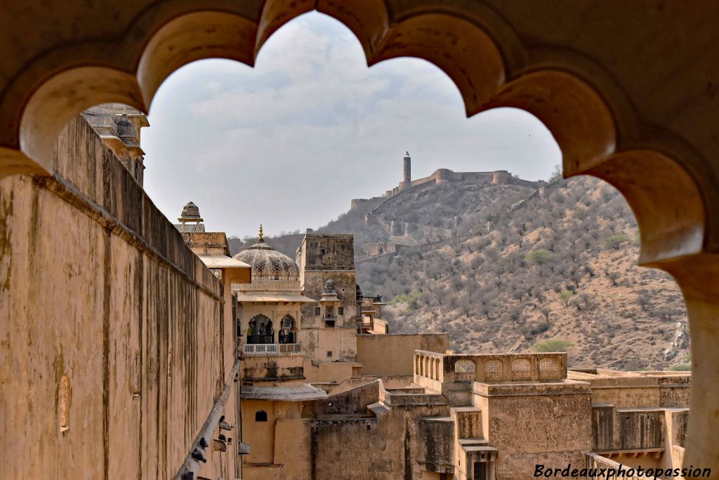 Le fort Jaigarh (à l'arrière-plan) abriterait un trésor caché qui, légendaire ou non, excite toujours les convoitises.