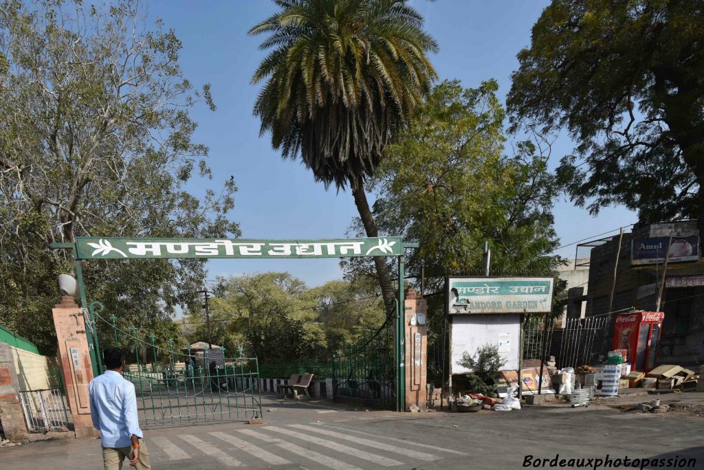 À Jodhpur, le site de l'ancienne capitale rathore a été aménagé en  un parc très agréable. 