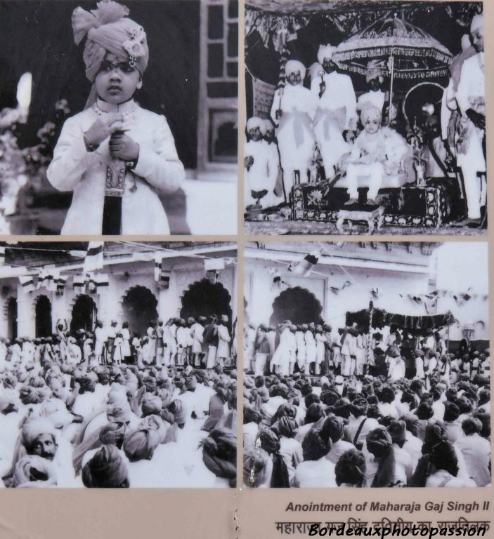 Consécration du jeune Maharaja Gaj Singh II. Seuls les hommes peuvent assister à la cérémonie. 