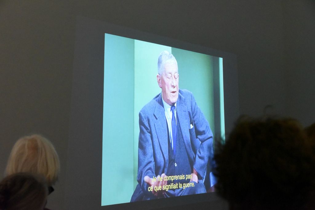 Oskar Kokoschka en projection vidéo sur un mur du musée.